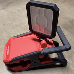 Milwaukee M18 Rover Clamp Light 2,000 Lumens/brand New
