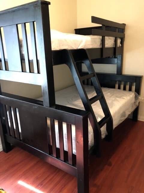 Wooden Twin/Full Bunkbed