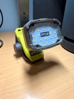 Ryobi Cordless Magnetic Clamp Light