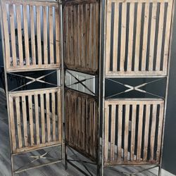 🪵✨ Rustic Farmhouse Room Divider / Folding Privacy Screen – $45 ✨🪵  📍 Pickup Location: s. Durango & 215 near IKEA  Add character, privacy, and styl