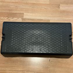 Adjustable aerobic step.