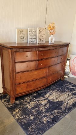 STUNNING DRESSER
