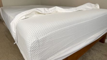 Zinus 10” Twin Memory Foam Mattress – Excellent Condition