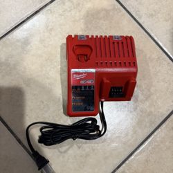 Milwaukee Charger M12/m18