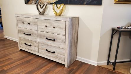 6-Drawer Whitewash Wood Dresser