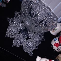 Special Occasion WESTMORELAND vintage Childs Punch Bowl Set. Made Between 1(contact info removed). Mint Condition.