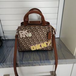DKNY MEDIUM Satchel Purse With Shoulder Strap Retail $225