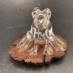 Vintage CRYSTAL GLASS FROG 🐸 ON WOODEN LILY PAD
