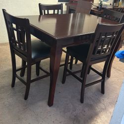 Dining Table And 4 Chairs 