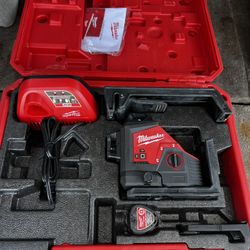 New Milwaukee M12 Laser 360 Green Light