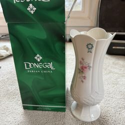 Donegal Parian China “Achill Vase” – Limited Edition 2002 – Original Box