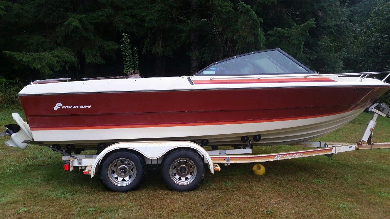 1982 21' fiberform cuddy with ezload trailer