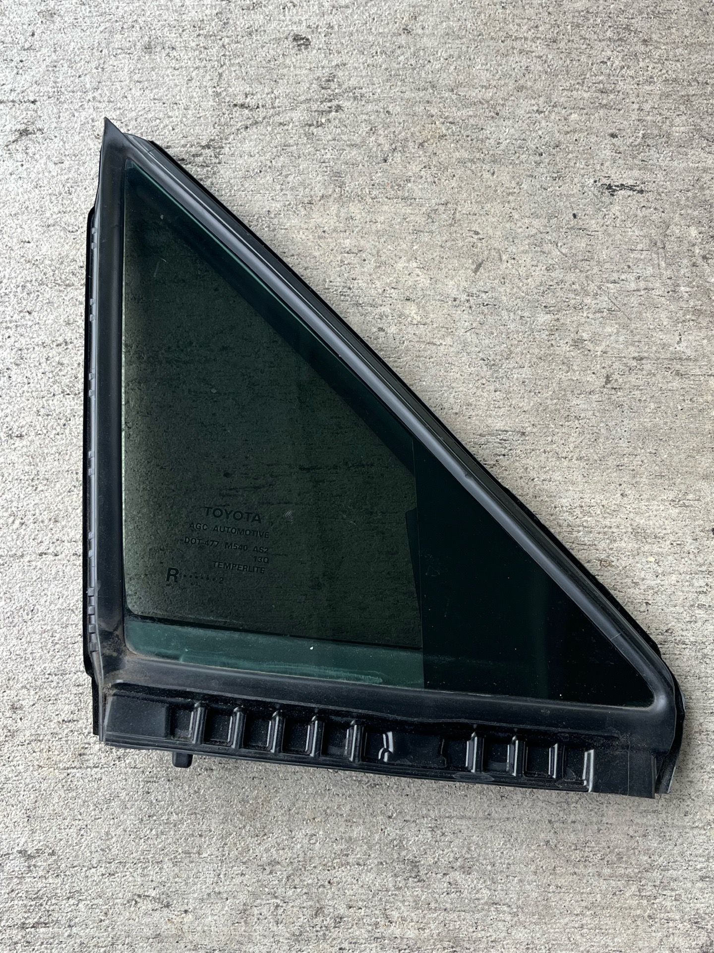 2022-2024 Toyota Corolla cross Right passenger side front Door window Glass Oem
