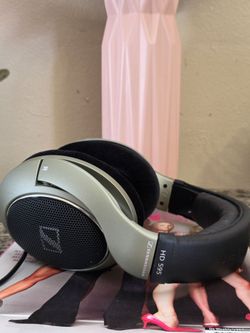 Sennheiser Headphones/Headset (LIKE NEW)