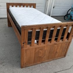 Twin Bed 🛌 Wood 🪵 $120 !!!!   
