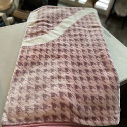 Very Soft Throw With A Zipper Half way And some Snaps To 
