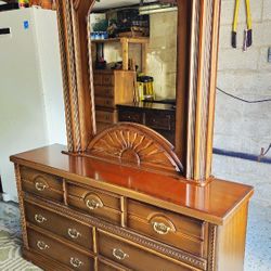 7 DRAWER DRESSER AND MIRROR COMBO