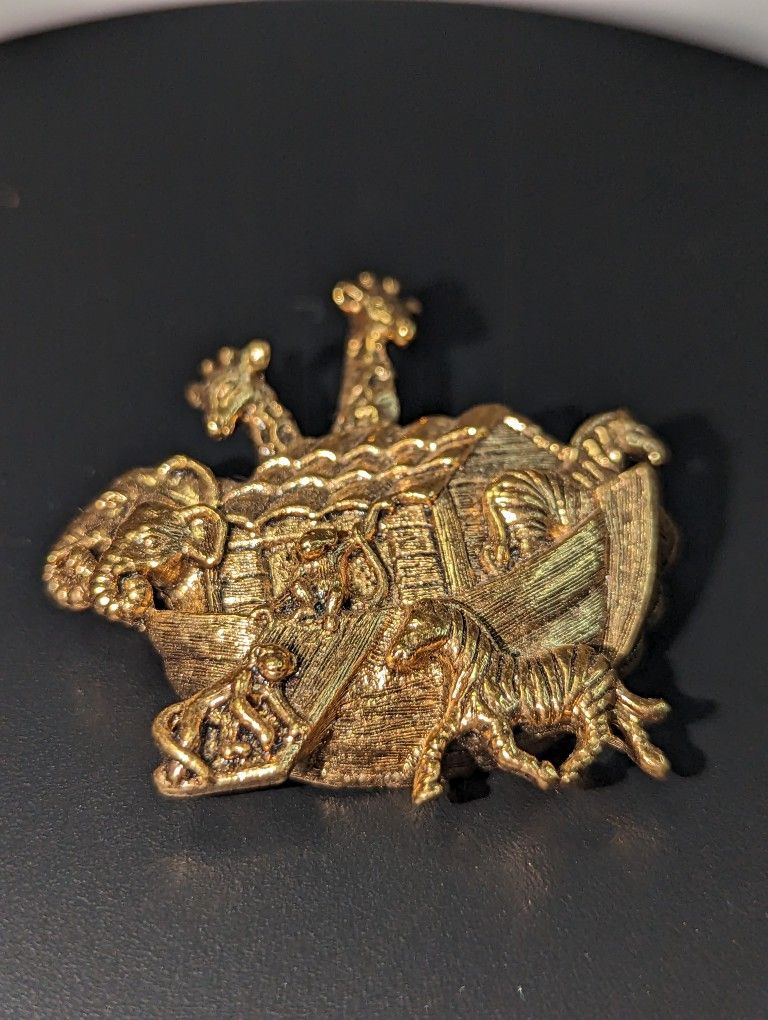 Gold Tone Noah's Ark Brooch.