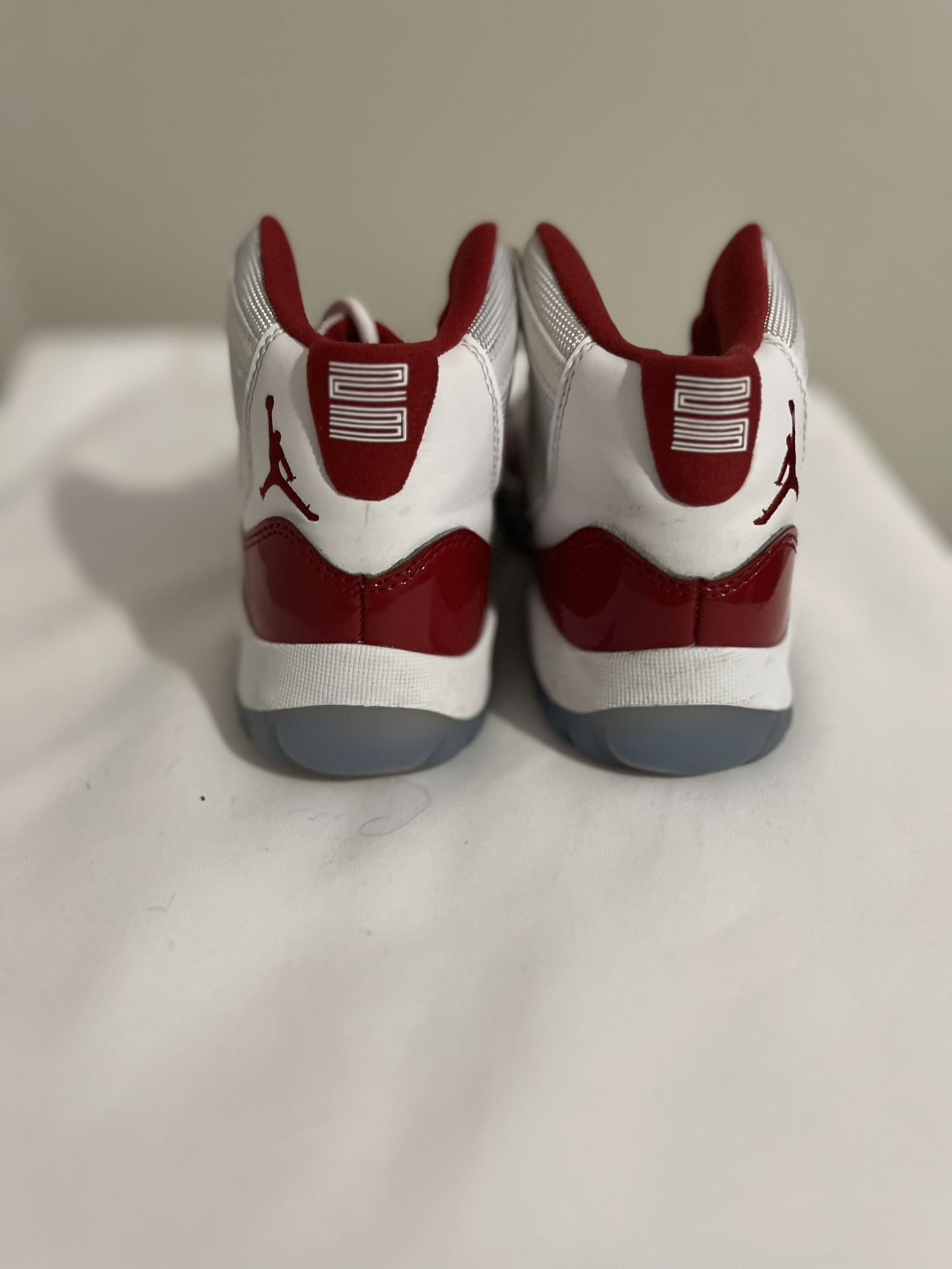 Size 2 1/2 11 Retro High Cherry