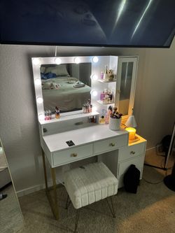 Woman’s Vanity
