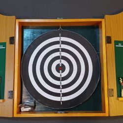 Traditional Dartboard, Cabinet and Darts