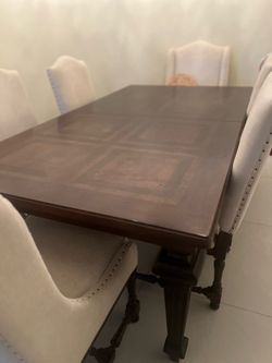 Dining table with 6 upholstered chairs