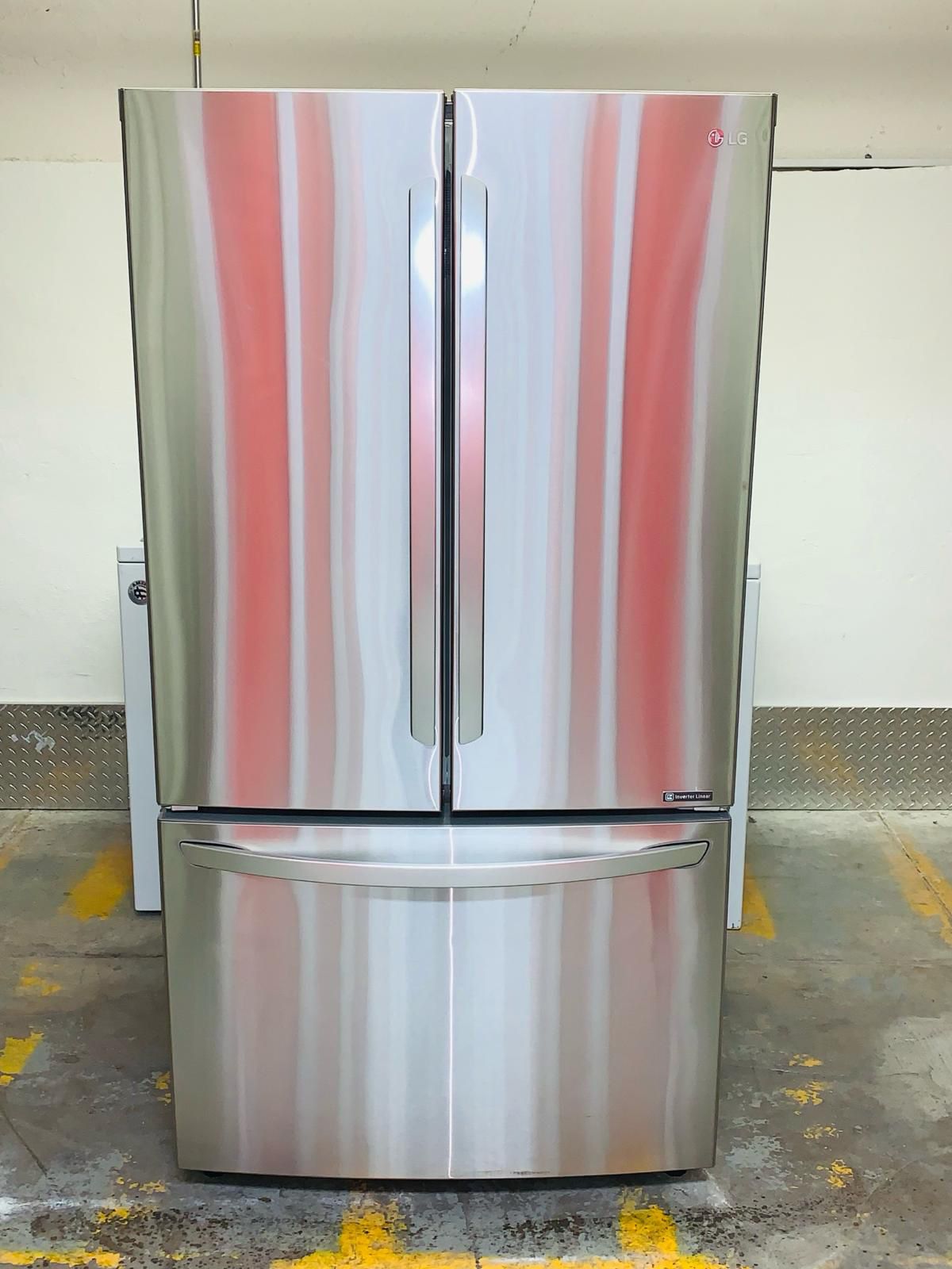 LG STAINLESS STEEL FRIDGE 36x69x29 WORKING IN EXCELLENT CONDITION WITH 90 DAY OF WARRANTY 