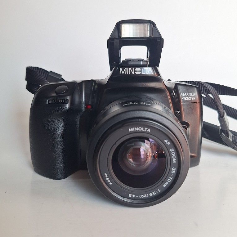 Minolta Maxxum 400si w/35-70mm Lens (35mm Film Camera)