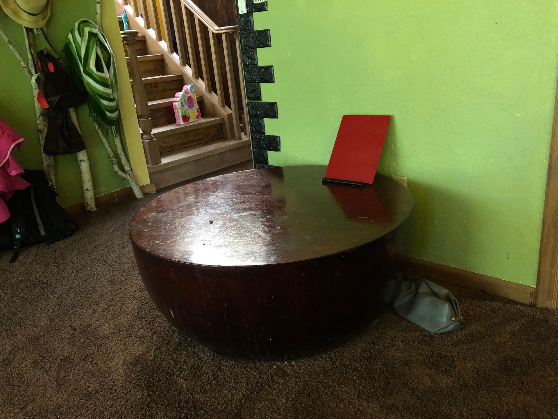 Solid round table . 4 feet dia