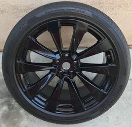 Tesla Model X Plaid 22” wheel