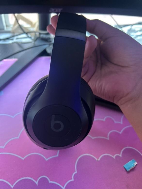 Beats studio pro black NEED GONE!!
