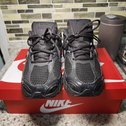 Nike V5 Rnr Size 9.5