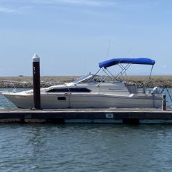 Beautiful 28 ft Bayliner Contessa 