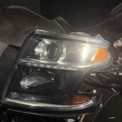 Headlight – Chevy Tahoe / Suburban / Yukon (Driver Side)