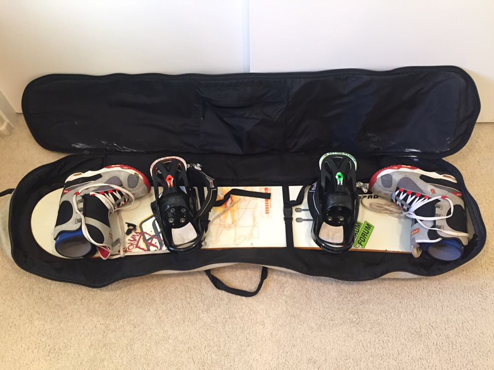 Forum Devun Walsh 157 Snowboard with Burton bindings, Forum size 10 boots and Forum board bag