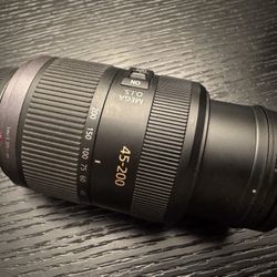 LUMIX (Panasonic) 45-200mm Zoom Lens