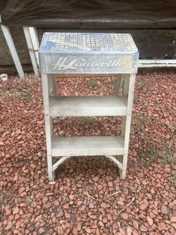 Heavy-duty Louisville 4-foot aluminum step ladder in good used condition. Lightweight, sturdy, and perfect for painting, electrical work, home mainten