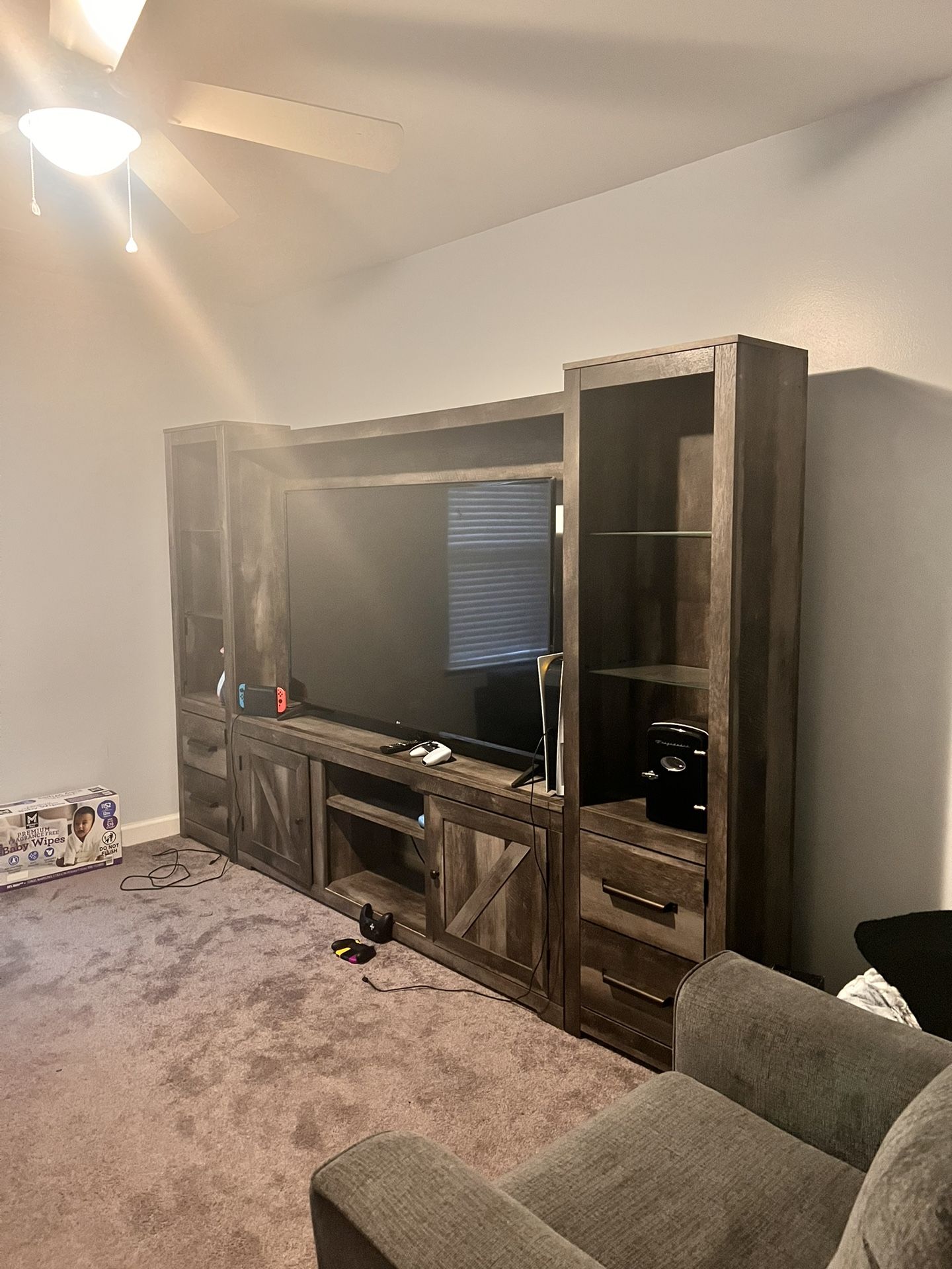 Entertainment center