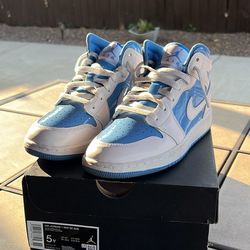 Air Jordan 1 Mid SE GS White And Blue