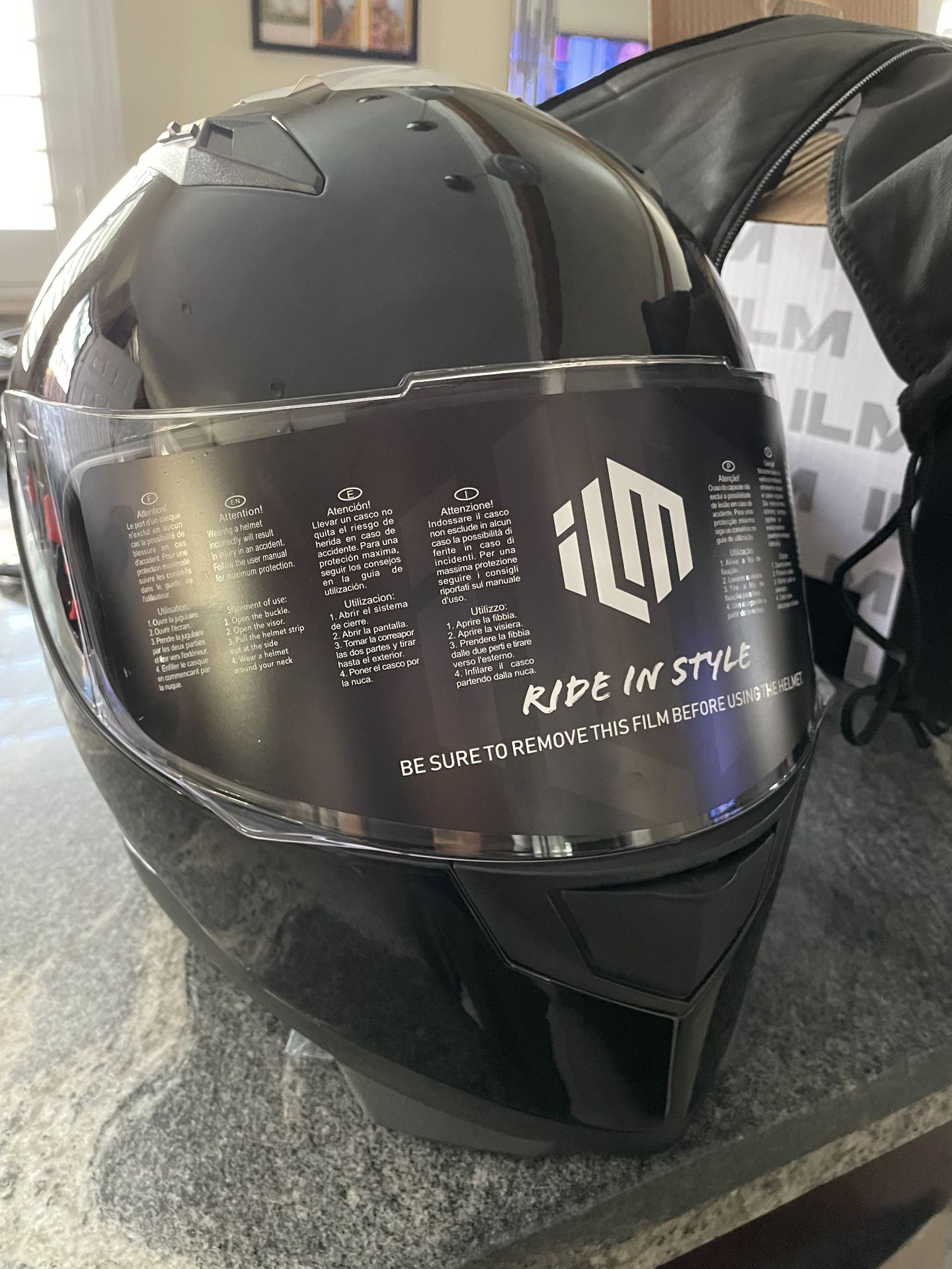 Motorcycle helmet