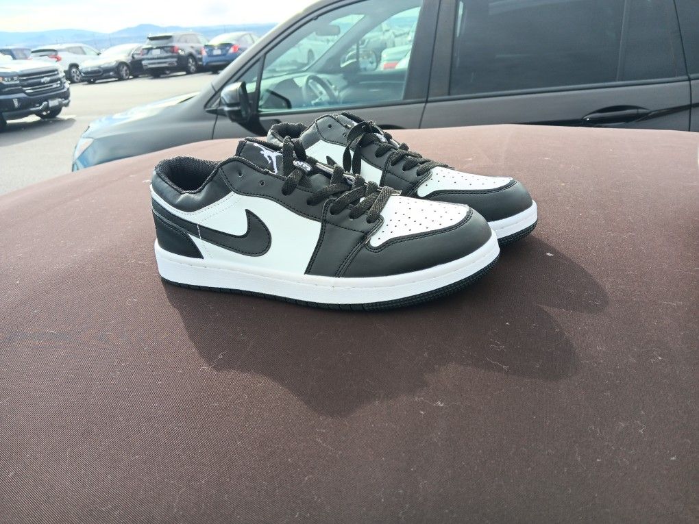 Nike Air Jordan Styling Size 9.5