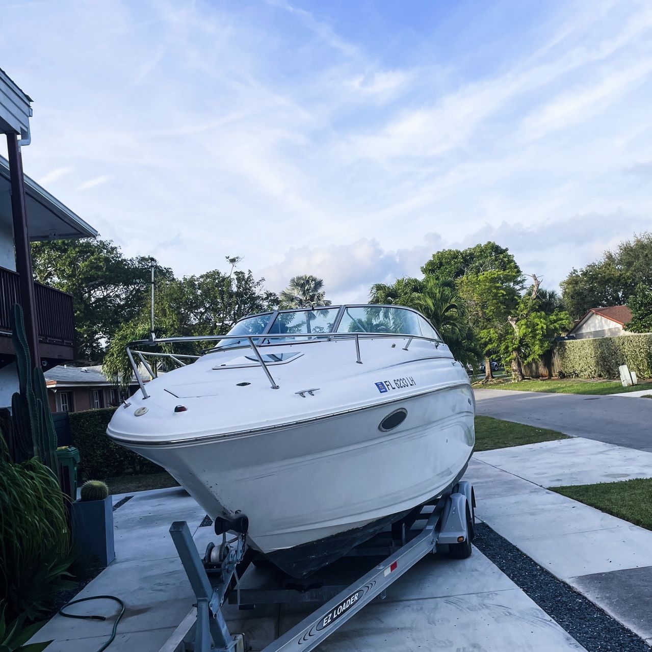 SeaRay Weekender 245 Boat with Trailer