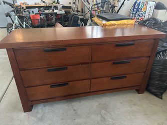 Dresser set