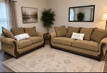 Beautiful 2-Piece Living Room Set – Sofa & Loveseat
