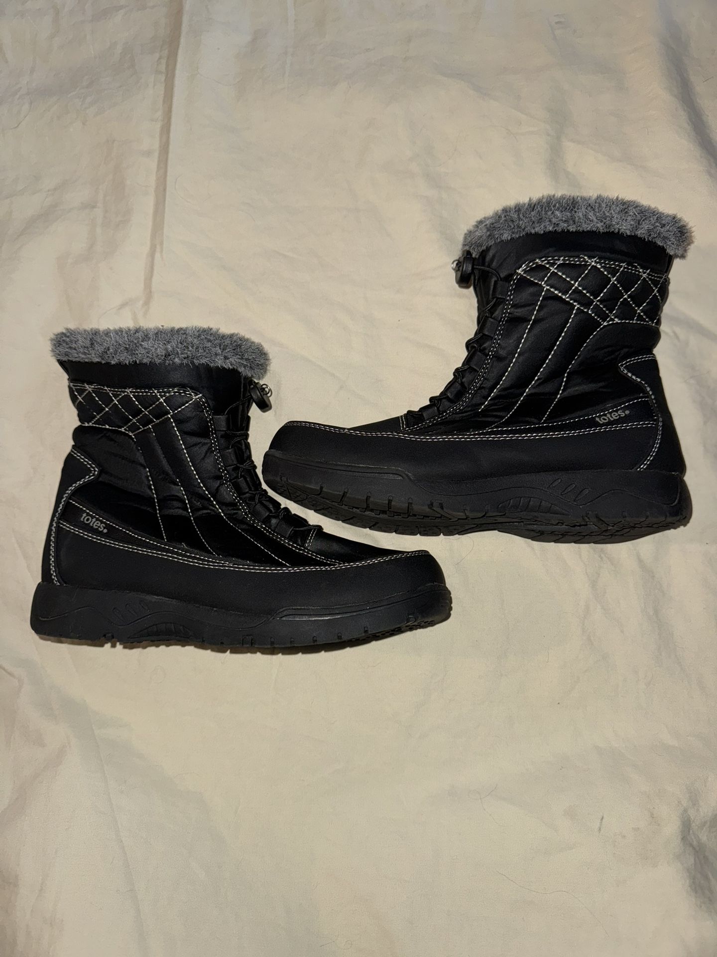 Women’s Faux Fur Boots Size 6w