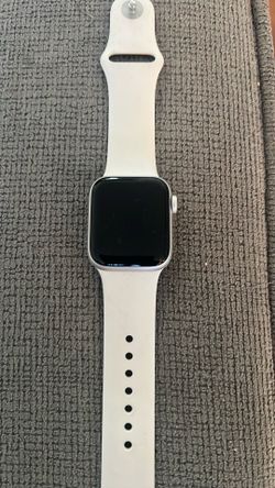 Rose gold Apple Watch SE