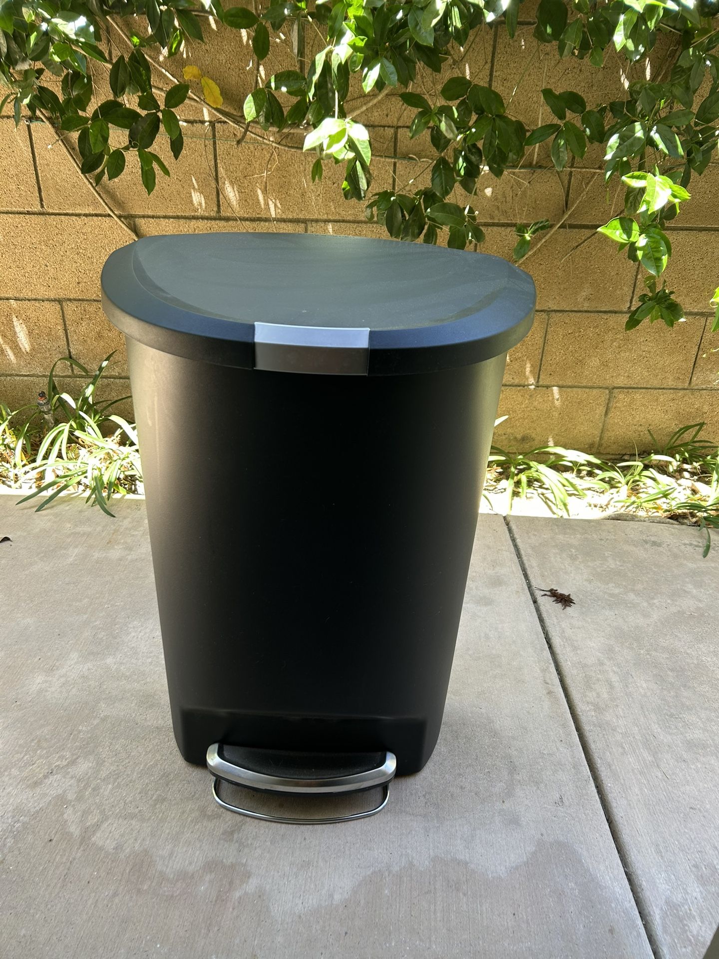 2 Simple Human 13 gal Locking Trash Cans 