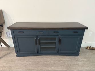 TV Stand / Infotainment system