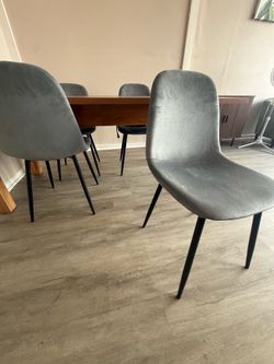 Set of 4 dining chairs