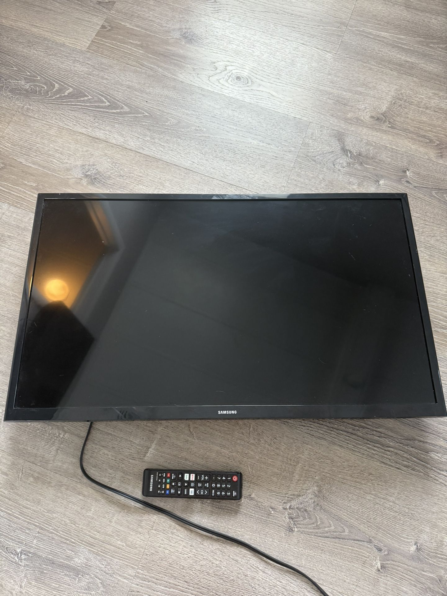 samsung 32” Smart TV 